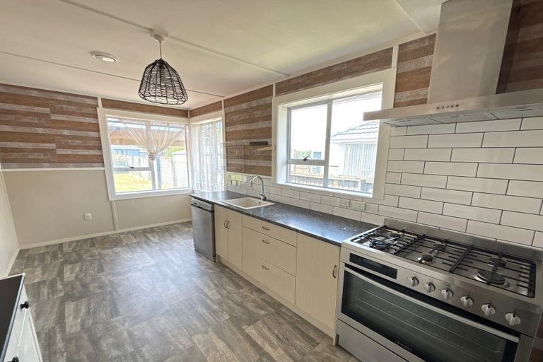 Photo of property in 6 Avro Crescent, Hornby, Christchurch, 8042