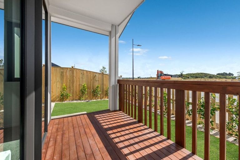 Photo of property in 4 Ngakau Road, Karaka, 2113