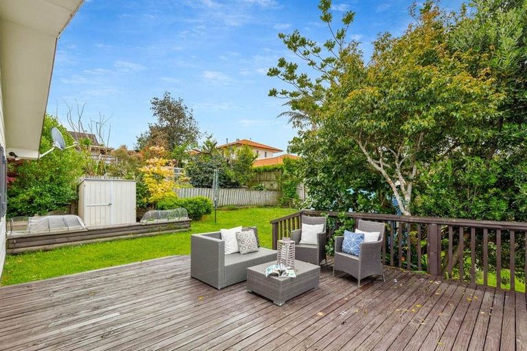 Photo of property in 116 Whangaparaoa Road, Red Beach, 0932