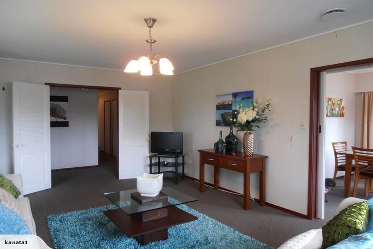 Photo of property in 1 Miltonia Avenue, Te Atatu South, Auckland, 0610