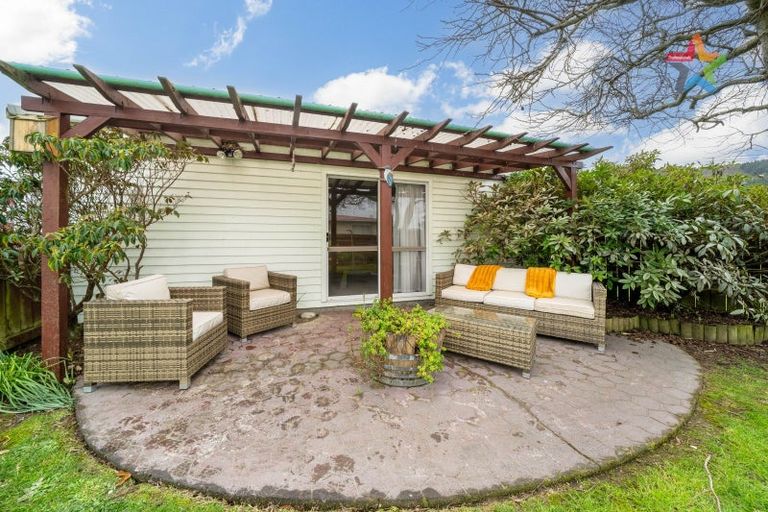 Photo of property in 2/8 Kew Grove, Wainuiomata, Lower Hutt, 5014