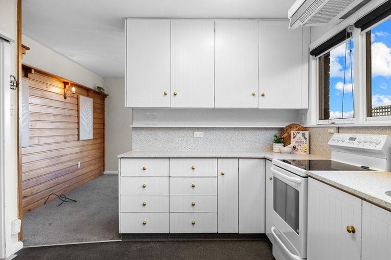 Photo of property in 96 Moncks Spur Road, Redcliffs, Christchurch, 8081