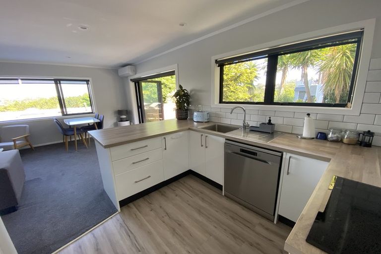 Photo of property in 2/10 Coroglen Avenue, Birkenhead, Auckland, 0626