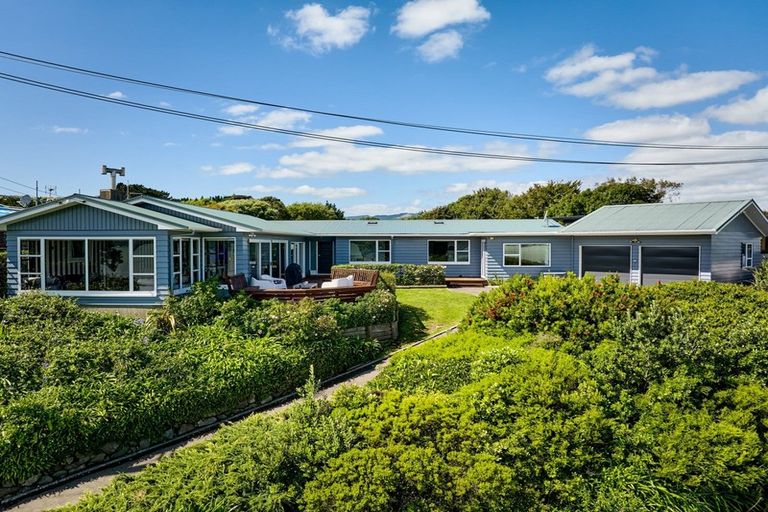 Photo of property in 19 Motukaraka Point, Pauatahanui, Porirua, 5381