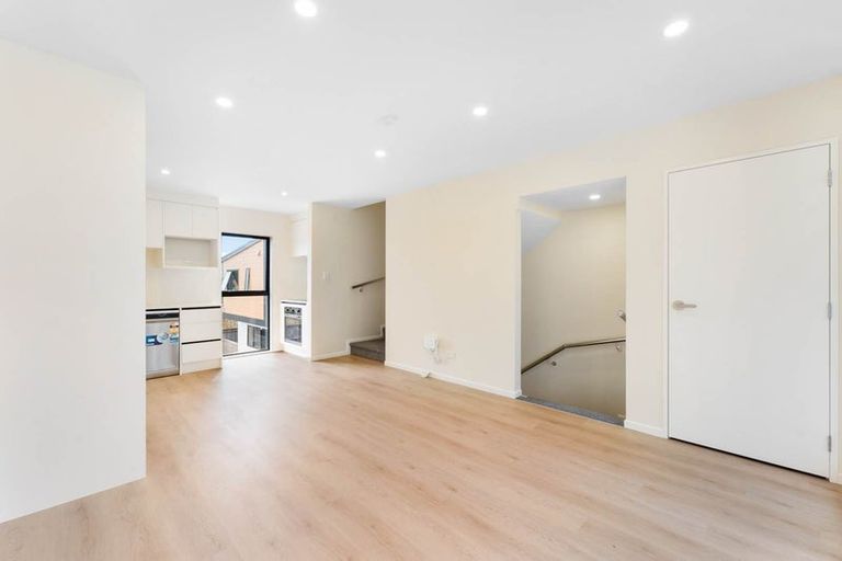 Photo of property in 6/10 Orchid Place, Te Atatu South, Auckland, 0610
