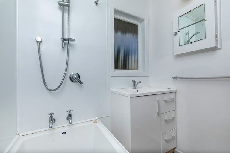 Photo of property in 48 Smythe Road, Henderson, Auckland, 0612