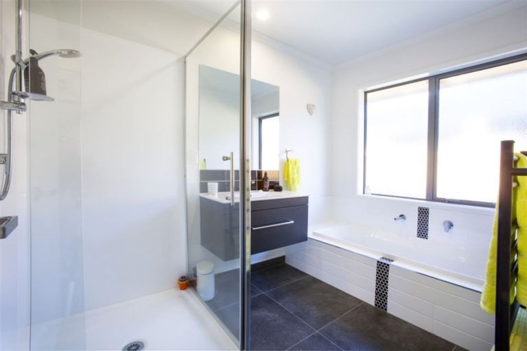 Photo of property in 56 Norfolk Drive, Cambridge, 3434