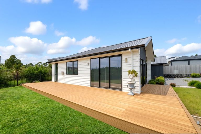 Photo of property in 7 Kiokio Place, Swanson, Auckland, 0614