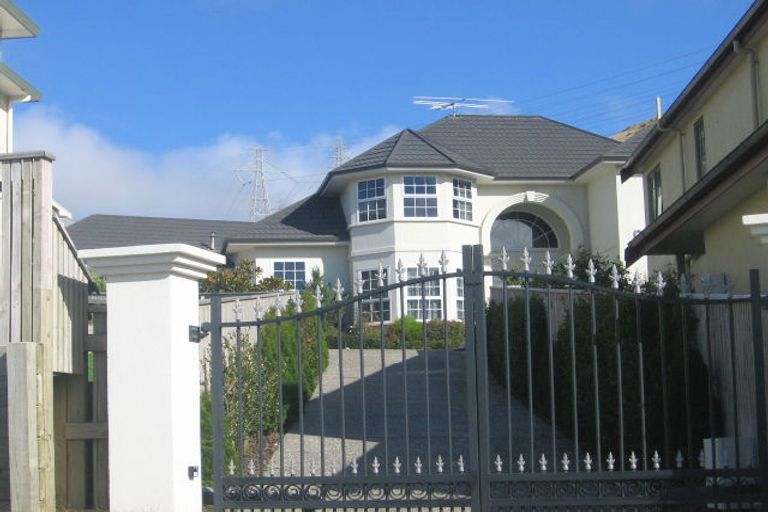 Photo of property in 6 Tattenhall Grove, Churton Park, Wellington, 6037