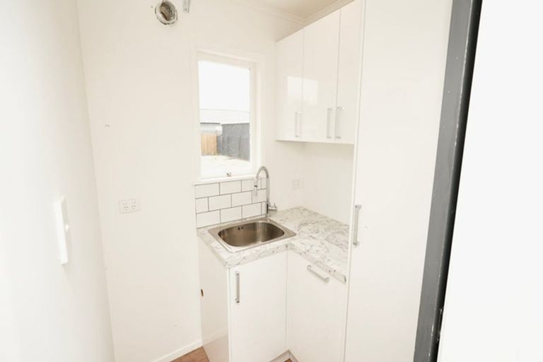 Photo of property in 6 Sutherland Crescent, Westbrook, Palmerston North, 4412