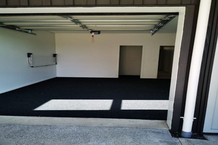 Photo of property in 1 Folkes Lane, New Lynn, Auckland, 0600