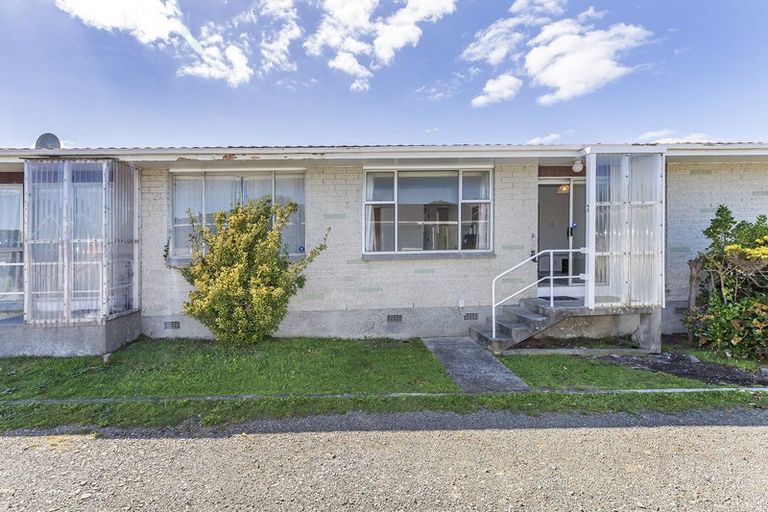 Photo of property in 2/14 Jillett Street, Titahi Bay, Porirua, 5022