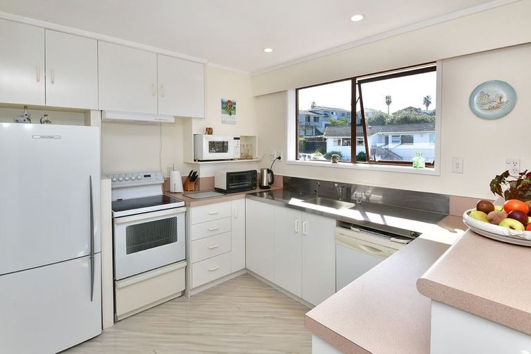 Photo of property in 1/9 Red Beach Road, Red Beach, 0932