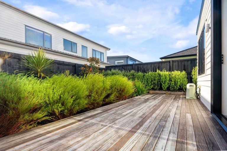 Photo of property in 21b Lumbarda Drive, Kumeu, 0810