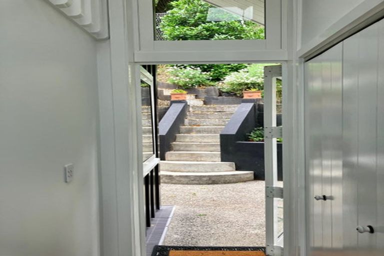 Photo of property in 129 Marine Parade, Seatoun, Wellington, 6022