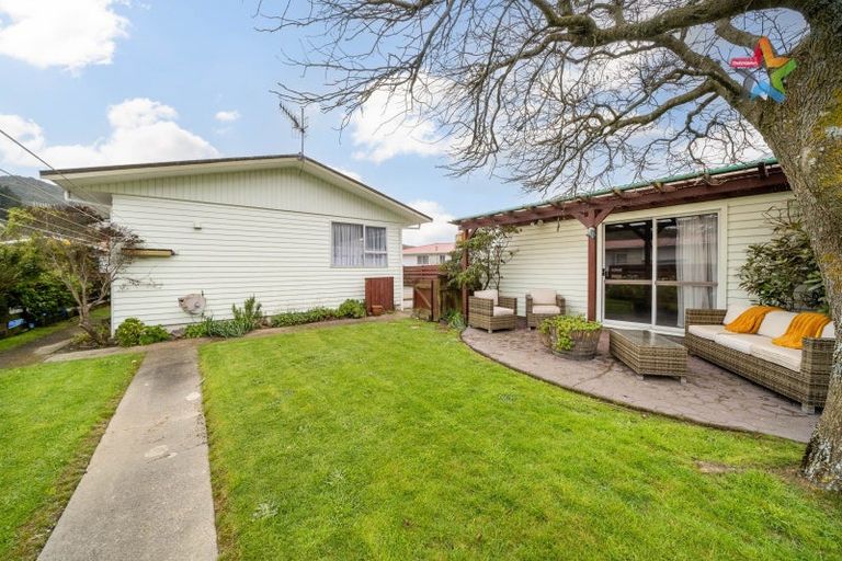 Photo of property in 2/8 Kew Grove, Wainuiomata, Lower Hutt, 5014