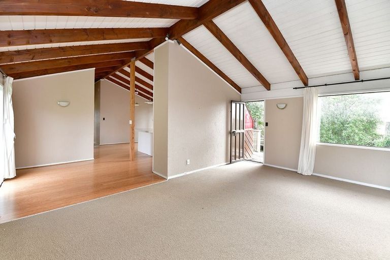 Photo of property in 11 Albert Hall Drive, Red Beach, 0932