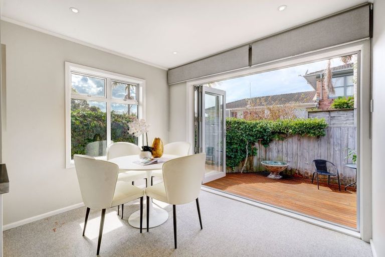 Photo of property in 1/9 Corrella Road, Belmont, Auckland, 0622