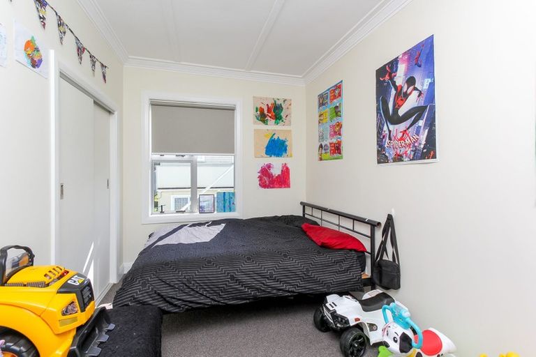 Photo of property in 14 Calvert Road, Moturoa, New Plymouth, 4310