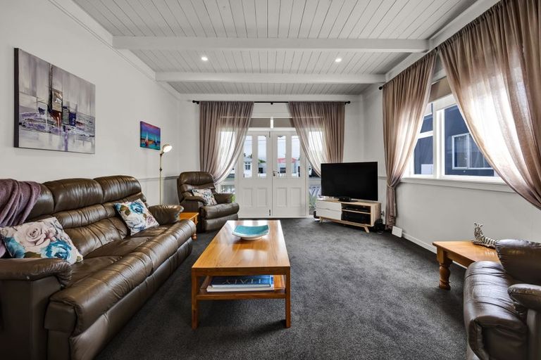 Photo of property in 56 Vogel Street, Hawera, 4610