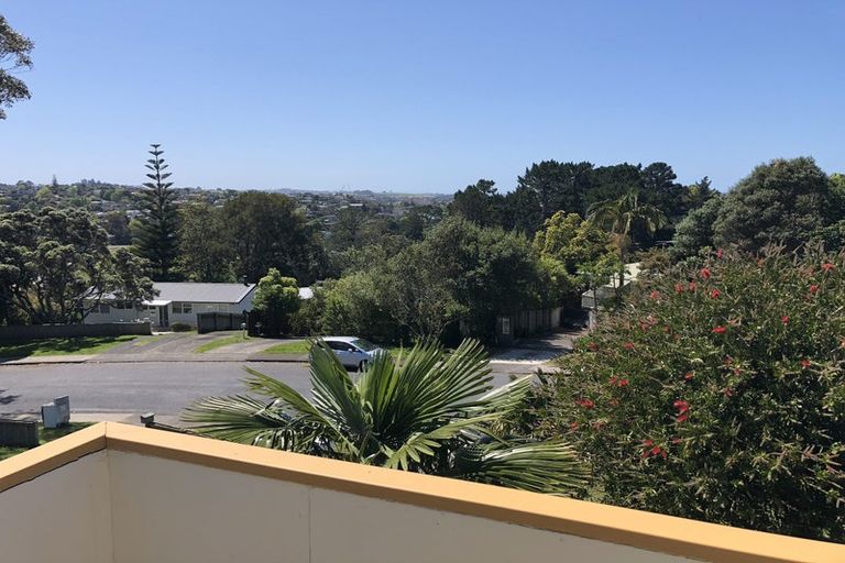 Photo of property in 1/10 Holt Avenue, Torbay, Auckland, 0630