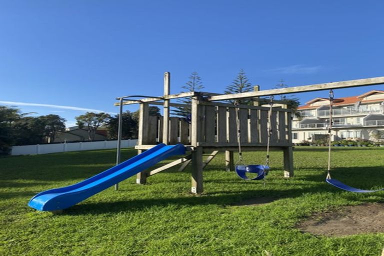 Photo of property in Santa Rosa, 2/340 Gulf Harbour Drive, Gulf Harbour, Whangaparaoa, 0930