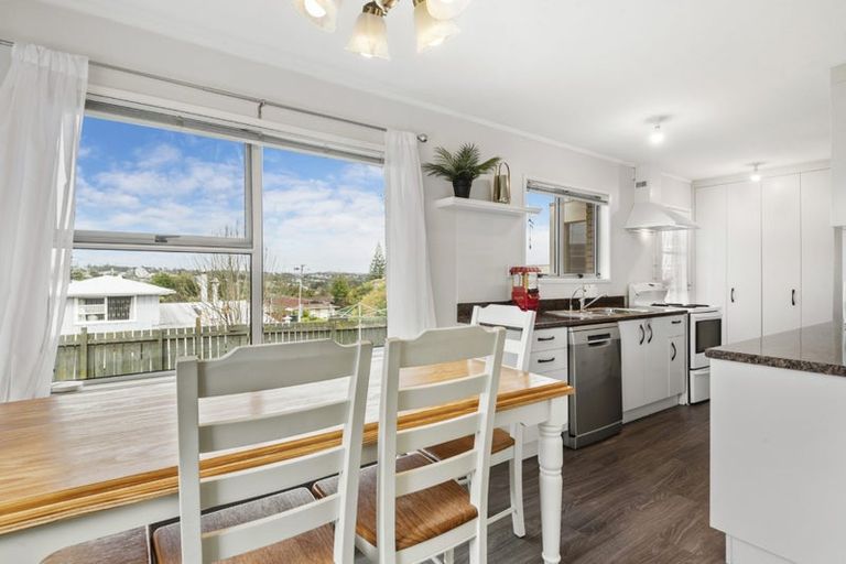 Photo of property in 5/9 Manuka Road, Bayview, Auckland, 0629