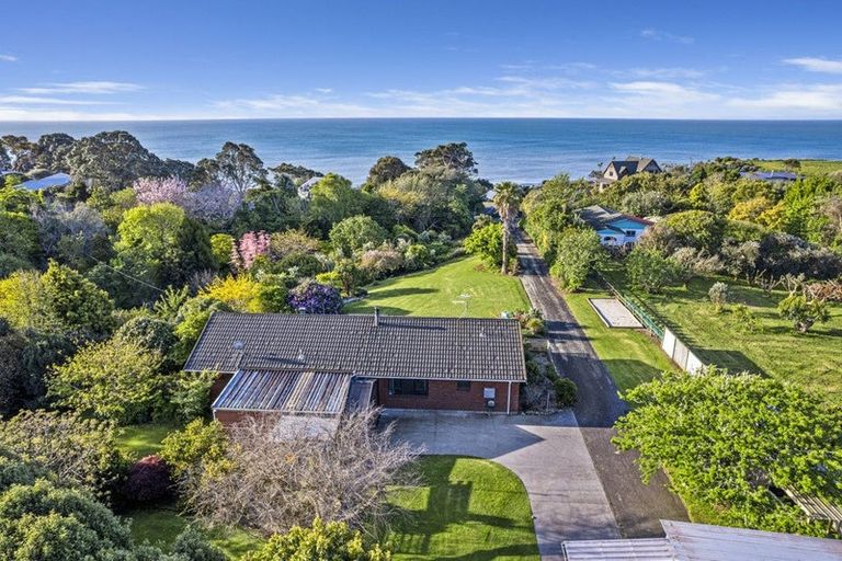 Photo of property in 18 Onaero Beach Road, Onaero, Waitara, 4383