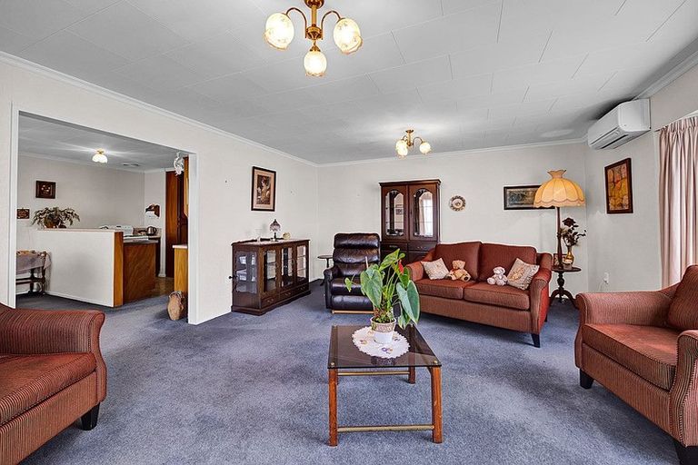 Photo of property in 2 Manse Street, Hawera, 4610