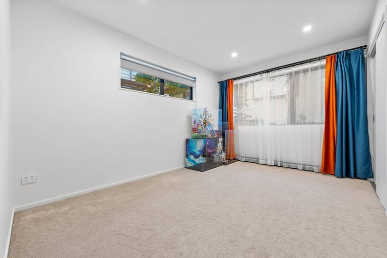 Photo of property in 152b Luckens Road, West Harbour, Auckland, 0618