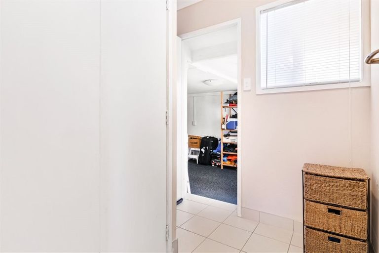 Photo of property in 28 Faith Bullock Place, New Lynn, Auckland, 0600