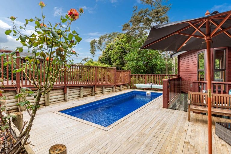 Photo of property in 233 Golf Road, Titirangi, Auckland, 0604