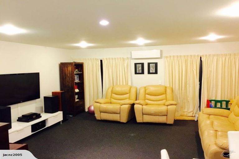 Photo of property in 19 Wantwood Grove, Churton Park, Wellington, 6037