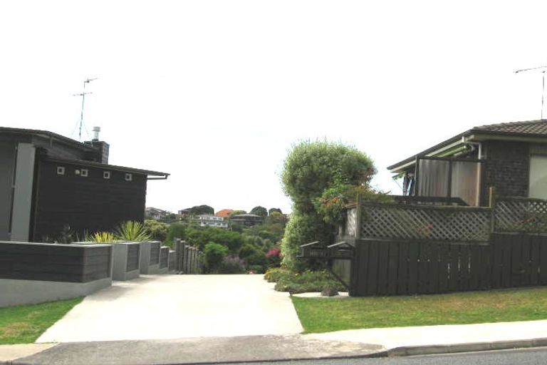 Photo of property in 2/1005 Beach Road, Torbay, Auckland, 0630