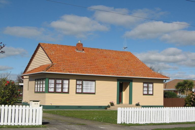 Photo of property in 25 Robert Street, Marton, 4710