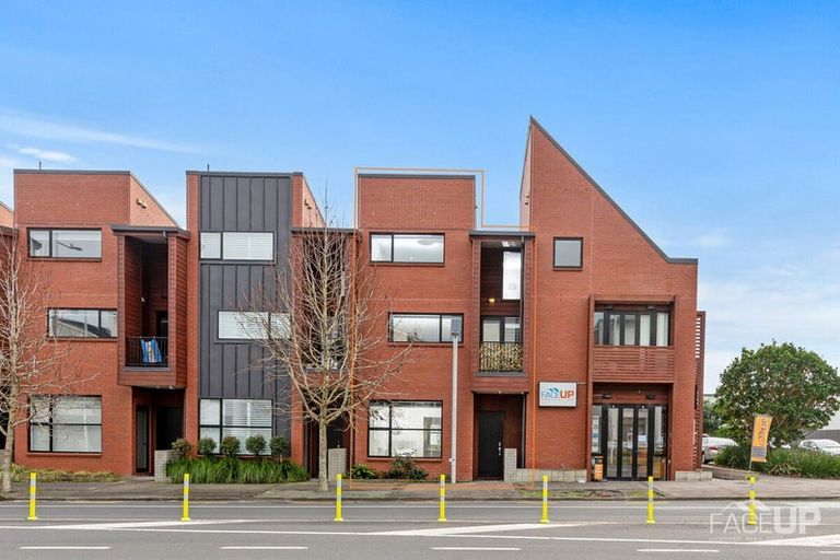 Photo of property in 86 Hobsonville Point Road, Hobsonville, Auckland, 0616