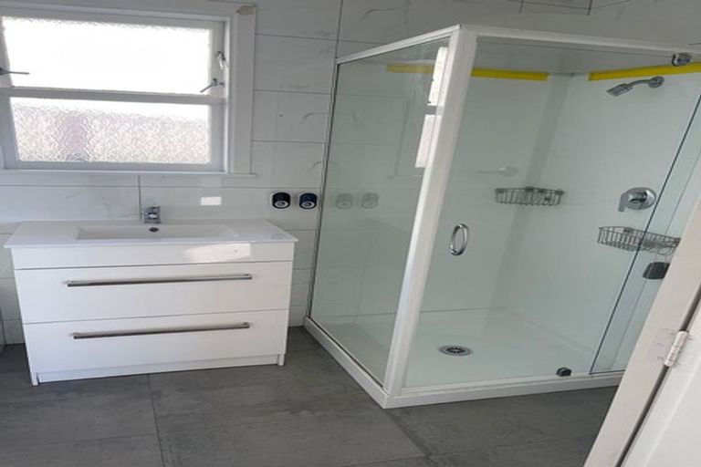 Photo of property in 72 Kenmore Street, Newlands, Wellington, 6037