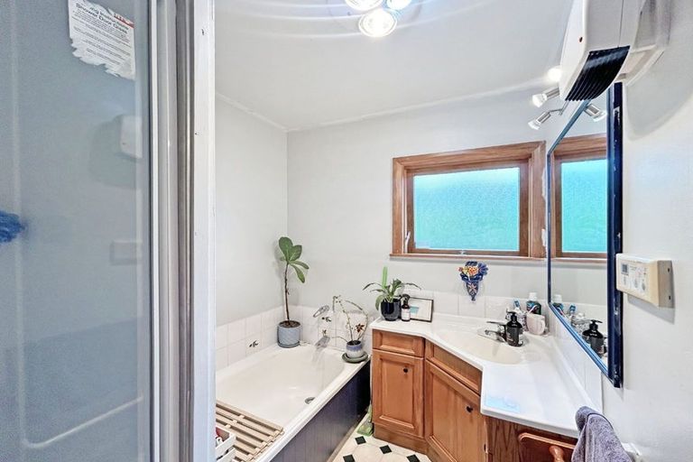 Photo of property in 18 Stirling Crescent, Hokowhitu, Palmerston North, 4410