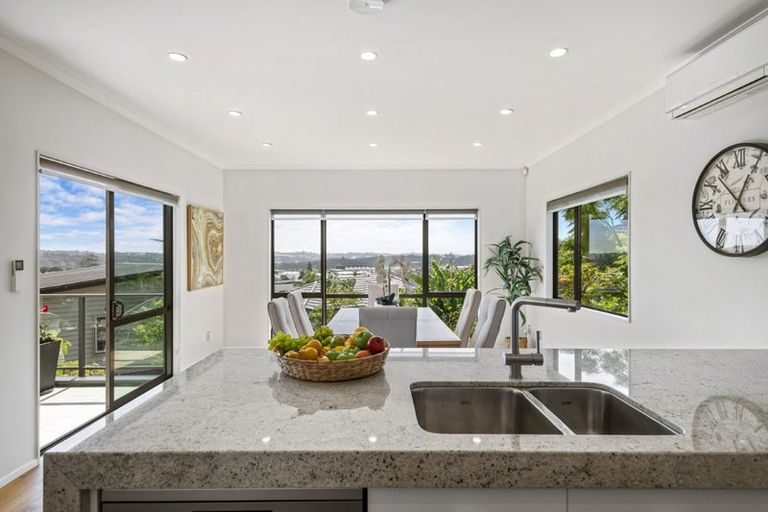 Photo of property in 74 Oakway Drive, Schnapper Rock, Auckland, 0632