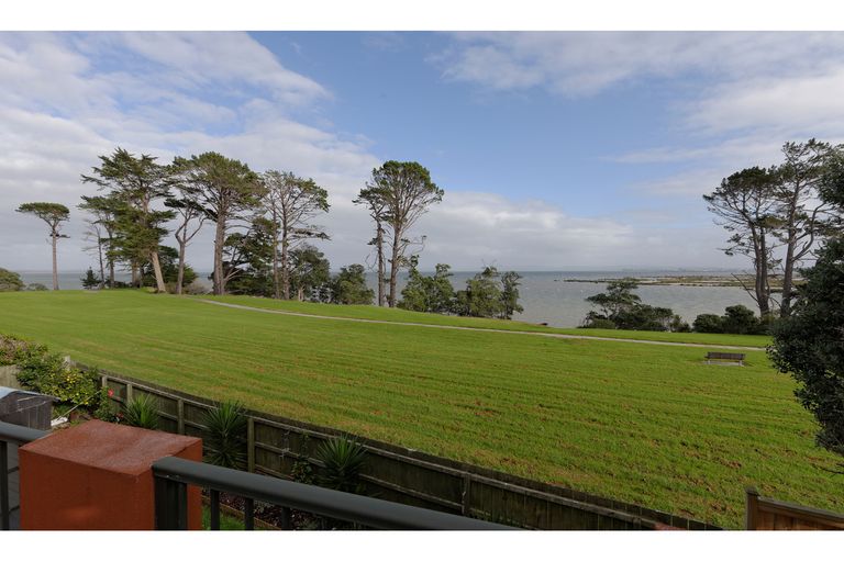 Photo of property in 21 Samara Place, Clendon Park, Auckland, 2103
