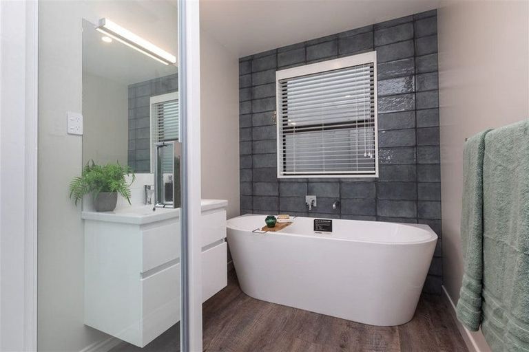 Photo of property in 4 Lussa Close, Broomfield, Christchurch, 8042