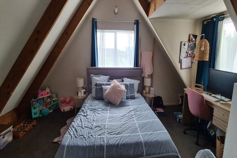 Photo of property in 24 Karamu Street, Te Atatu Peninsula, Auckland, 0610