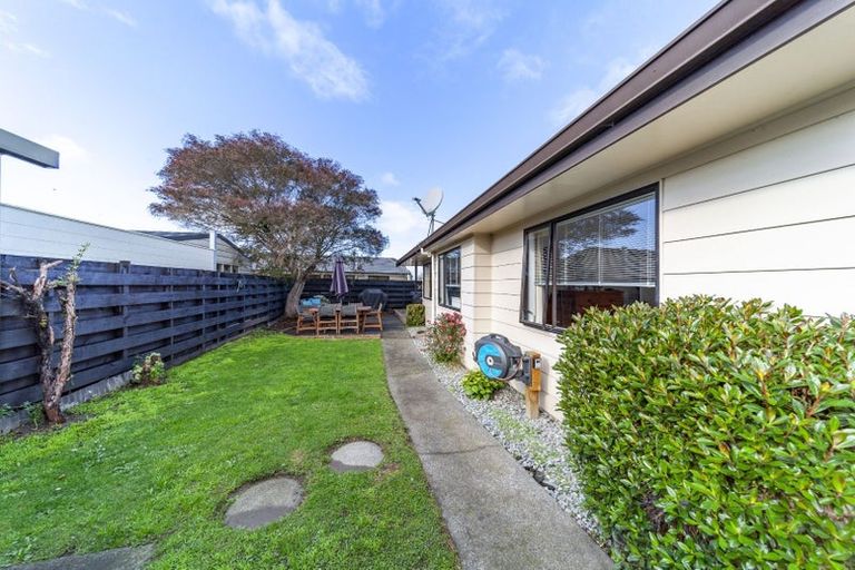 Photo of property in 42 Whiting Crescent, Greenmeadows, Napier, 4112