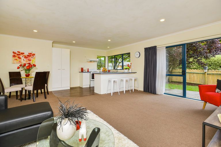 Photo of property in 41 Manuroa Road, Takanini, 2112