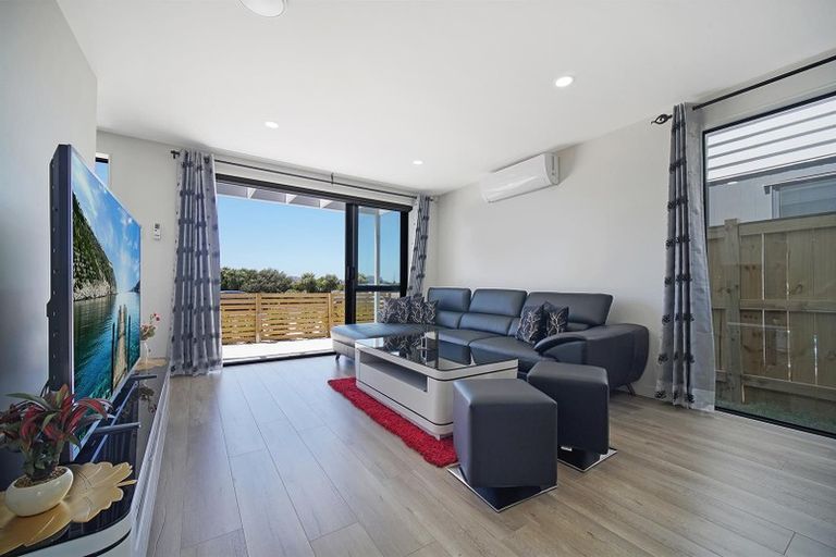 Photo of property in 67a Soaring Bird Drive, Takanini, 2112