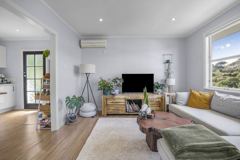 Photo of property in 113a Newlands Road, Newlands, Wellington, 6037