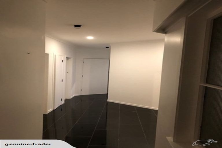 Photo of property in 3/240 Pakuranga Road, Pakuranga Heights, Auckland, 2010