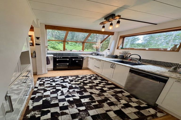Photo of property in 125 Laingholm Drive, Laingholm, Auckland, 0604