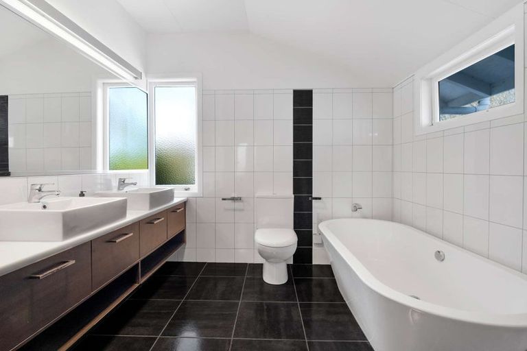 Photo of property in 5 Parkes Avenue, Saint Johns Hill, Whanganui, 4501