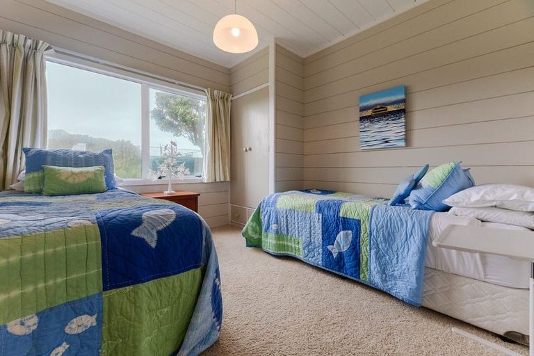 Photo of property in 115 Field Way, Waikanae Beach, Waikanae, 5036